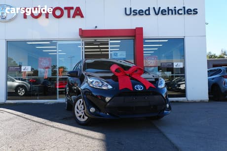 Black 2018 Toyota Prius-C Hatchback Hybrid