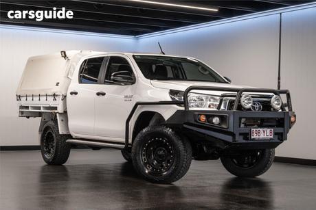 White 2018 Toyota Hilux Double Cab Chassis Sr (4X4)
