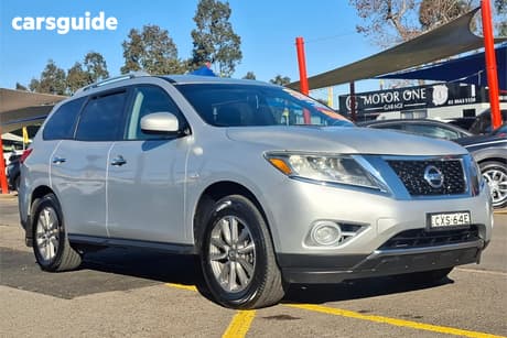 Silver 2014 Nissan Pathfinder Wagon St (4X2)