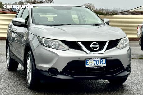 Silver 2015 Nissan Qashqai Wagon St (4X2)