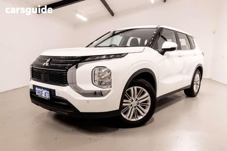White 2023 Mitsubishi Outlander Wagon Es 7 Seat (2Wd)