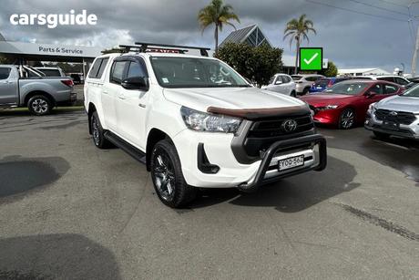 White 2023 Toyota Hilux Double Cab Pick Up Sr (4X4)