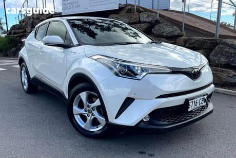 White 2019 Toyota C-HR Wagon (Awd)