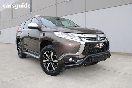 Silver 2017 Mitsubishi Pajero Sport Wagon Exceed (4X4) 7 Seat