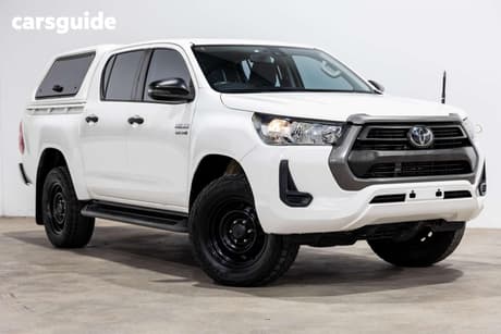 White 2022 Toyota Hilux Double Cab Pick Up Sr (4X4)