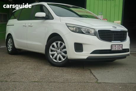 White 2017 Kia Carnival Wagon S