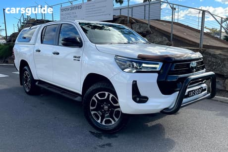 White 2022 Toyota Hilux Double Cab Pick Up Sr5 (4X4)