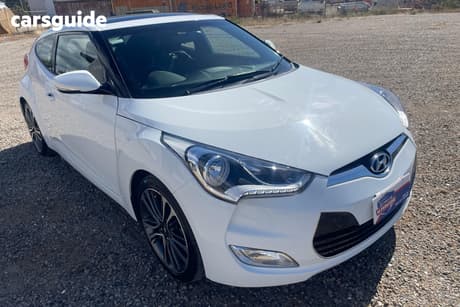White 2017 Hyundai Veloster Coupe