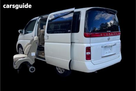 White 2005 Nissan Elgrand Wagon