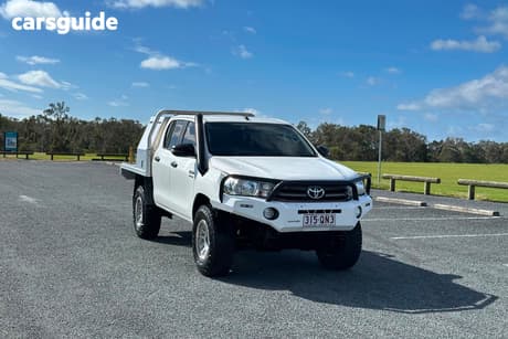 White 2017 Toyota Hilux Dual Cab Chassis Sr (4X4)