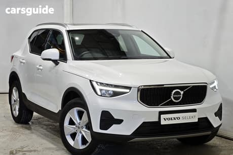 White 2025 Volvo XC40 Wagon Plus B4