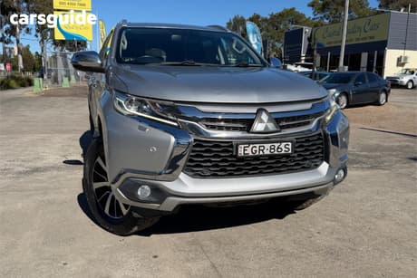 Silver 2017 Mitsubishi Pajero Sport Wagon Exceed (4X4) 7 Seat