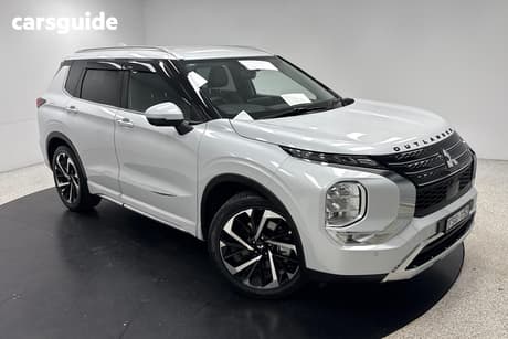 White 2023 Mitsubishi Outlander Wagon Aspire 7 Seat (Awd)