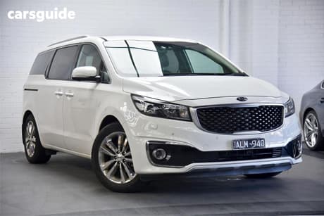 White 2016 Kia Carnival Wagon Platinum