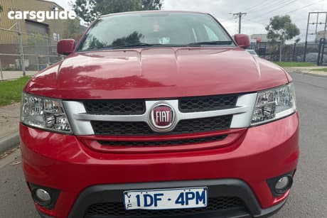 Red 2016 Fiat Freemont Wagon