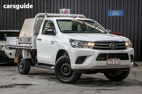 White 2017 Toyota Hilux Cab Chassis Sr (4X4)