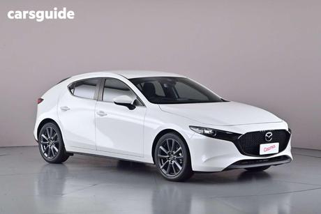 White 2022 Mazda 3 Hatchback G20 Evolve