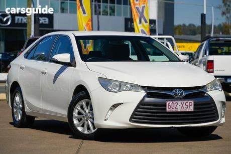 White 2015 Toyota Camry Sedan Altise