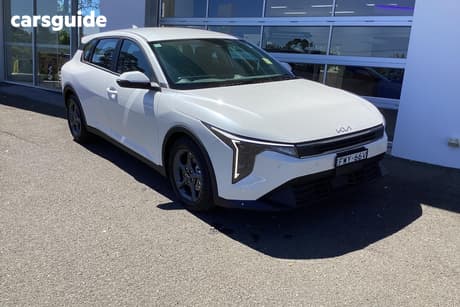 White 2025 Kia K4 Hatchback S