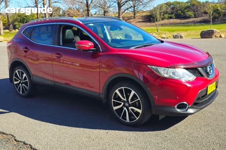 Red 2015 Nissan Qashqai Wagon Ti (4X2)