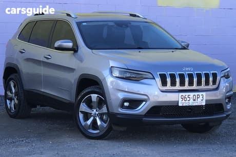 Silver 2018 Jeep Cherokee Wagon Limited (4X4)