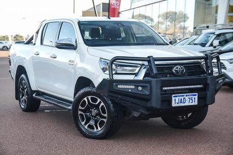 White 2020 Toyota Hilux Double Cab Pick Up Sr5 (4X4)