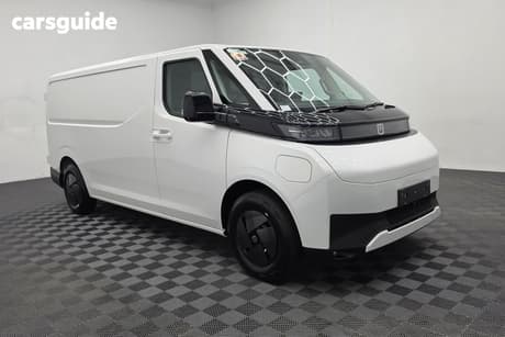 White 2026 Farizon Supervan Commercial F