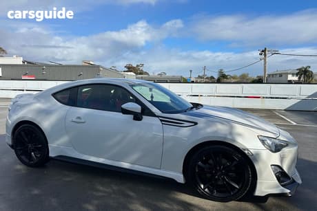 White 2015 Toyota 86 Coupe Gts Blackline