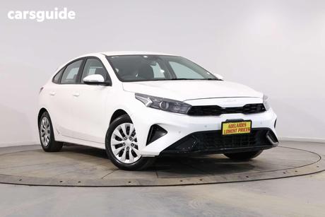 White 2024 Kia Cerato Hatchback S