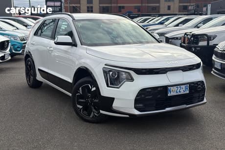 White 2023 Kia Niro Wagon Ev S