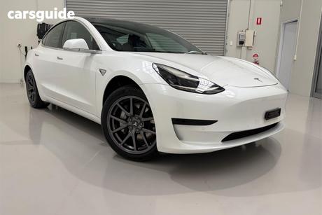 White 2019 Tesla Model 3 Sedan Standard Range Plus