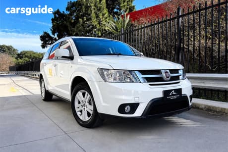 White 2013 Fiat Freemont Wagon Urban