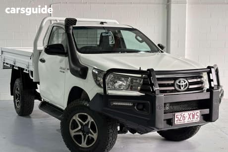 White 2018 Toyota Hilux Cab Chassis Sr (4X4)
