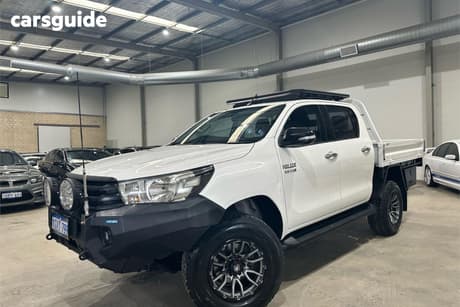 White 2017 Toyota Hilux Dual Cab Chassis Sr (4X4)
