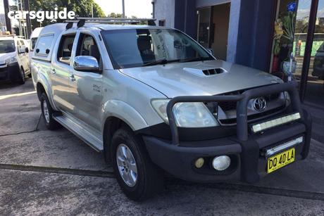 Silver 2009 Toyota Hilux Dual Cab Pick-up Sr5 (4X4)