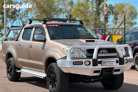 Beige 2010 Toyota Hilux Dual Cab Pick-up Sr5 (4X4)