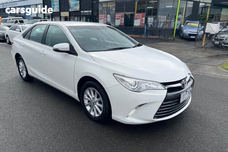 White 2017 Toyota Camry Sedan Altise