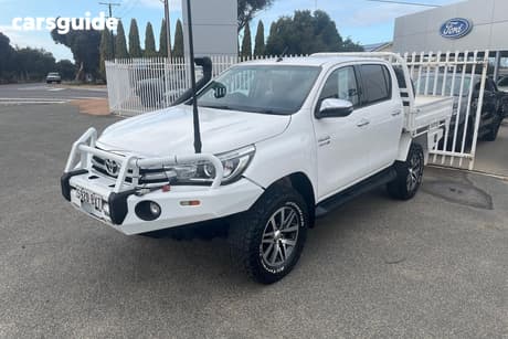 White 2018 Toyota Hilux Double Cab Pick Up Sr5 (4X4)