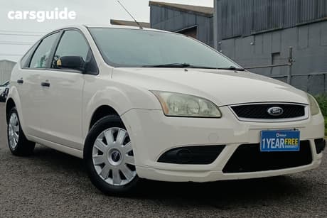 White 2008 Ford Focus Hatchback Cl
