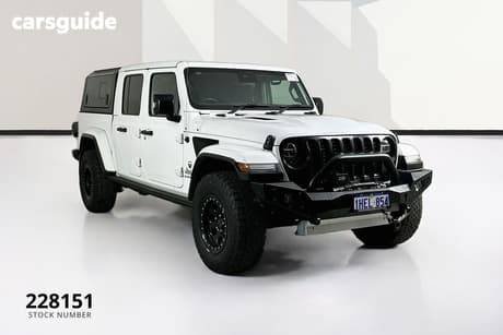 White 2020 Jeep Gladiator Dual Cab Utility Overland (4X4)