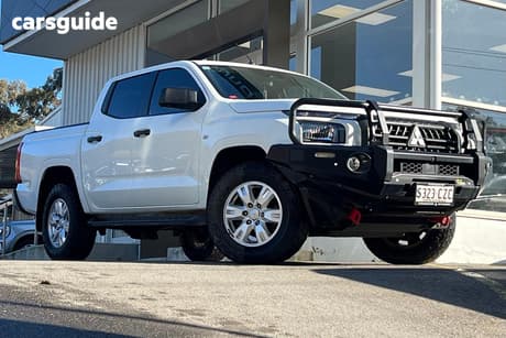 White 2024 Mitsubishi Triton Club Cab Pickup Glx+ (4X4)