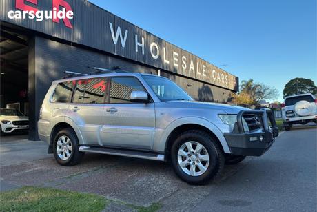 Silver 2013 Mitsubishi Pajero Wagon Glx-R Lwb (4X4)