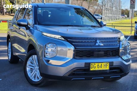 Grey 2023 Mitsubishi Outlander Wagon Es 7 Seat (2Wd)