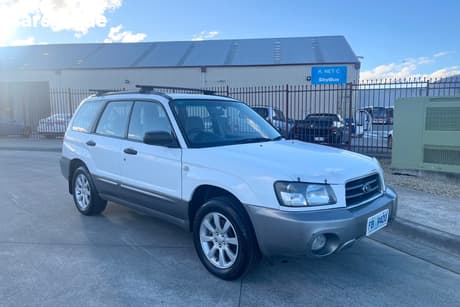 White 2004 Subaru Forester Wagon Xs