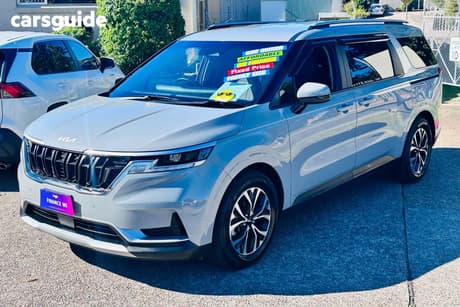 Grey 2023 Kia Carnival Wagon Si