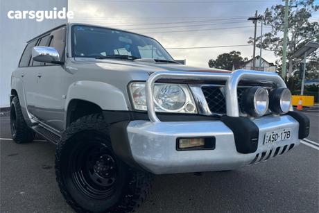 Silver 2004 Nissan Patrol Wagon St-L (4X4)