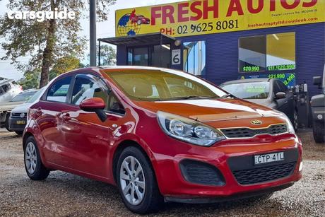 Red 2014 Kia RIO Hatchback S