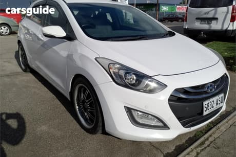White 2012 Hyundai I30 Hatchback Active 1.6 Crdi