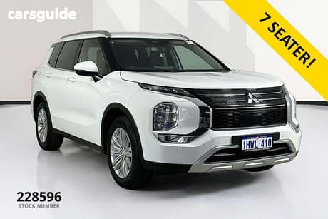 White 2023 Mitsubishi Outlander Wagon Es 7 Seat (2Wd)