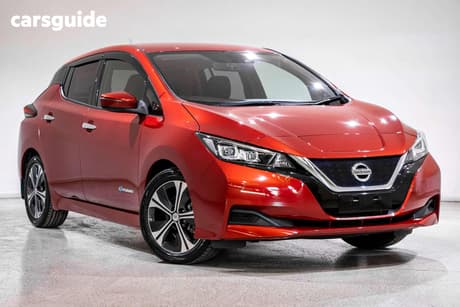 Red 2018 Nissan Leaf Hatch X